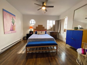 2 bedrooms, desk, iron/ironing board, free WiFi