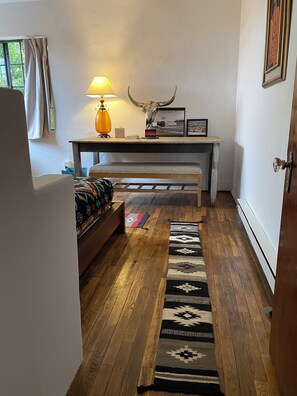 2 Schlafzimmer, Schreibtisch, Bügeleisen/Bügelbrett, kostenloses WLAN