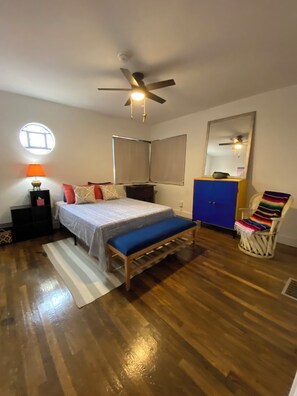 2 dormitoris, escriptori, planxa i posts de planxar i wifi gratuïta 