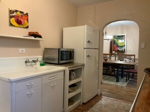 Frigorífic, microones, forn i placa de cuina 