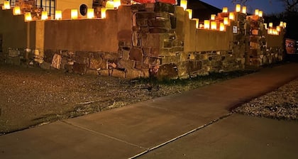 2 bedroom artful Castle in the Heart of Tucumcari! Walk to restaurants & museums