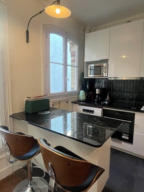 Micro-ondes, four, plaque de cuisson, lave-vaisselle
