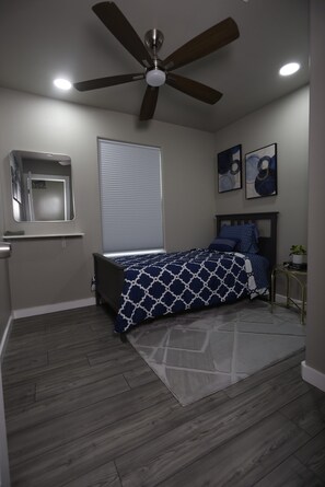 WiFi, bed sheets