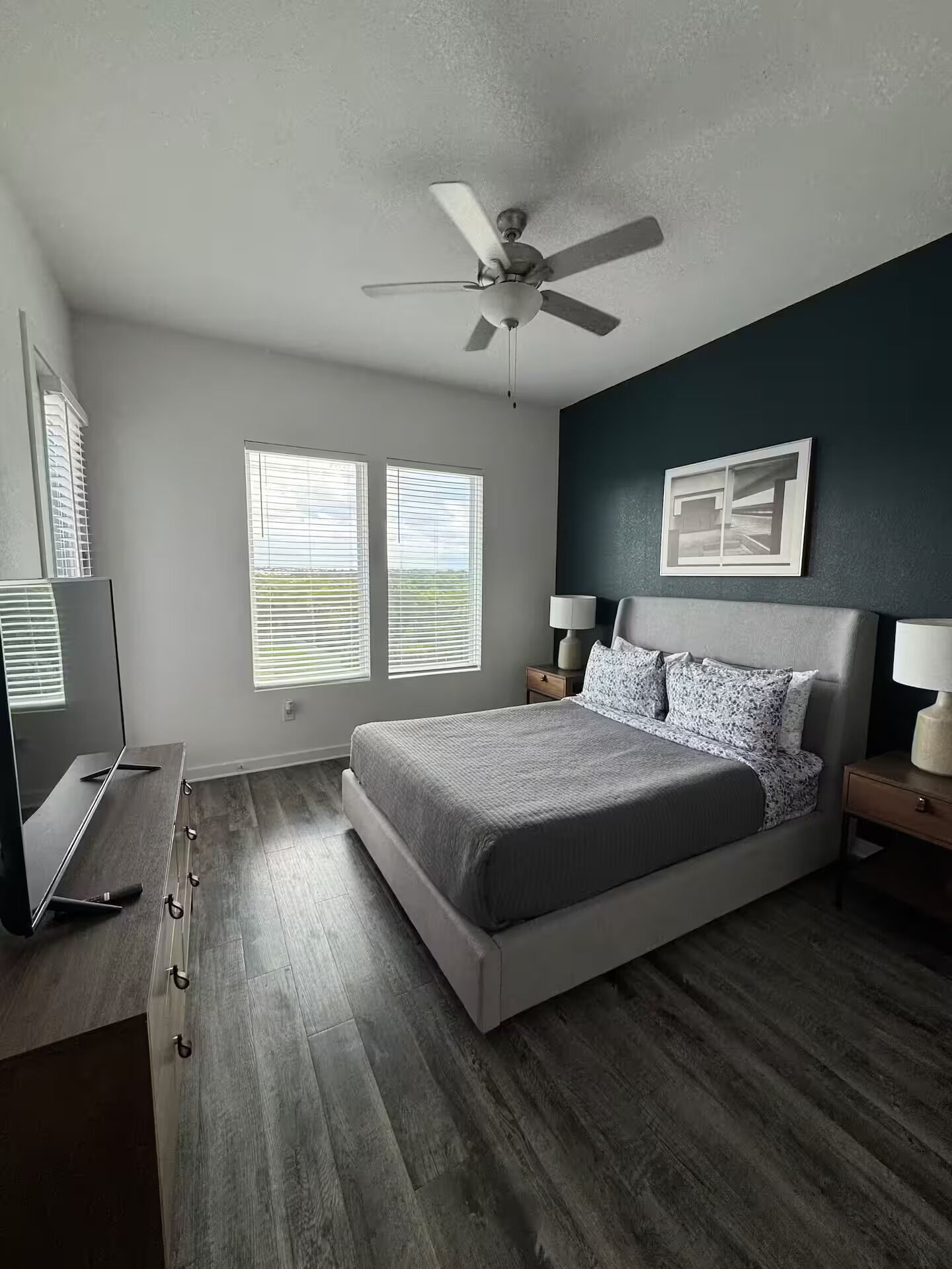 1 habitación, tabla de planchar con plancha y wifi 