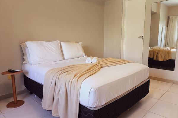 Ropa de cama hipoalergénica, cortinas blackout y wifi gratis