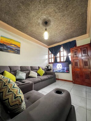 Living area - Recently renovated 4 bedroom house San Salvador (San Salvador)