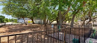 Cozy Stay in Heart of Leander