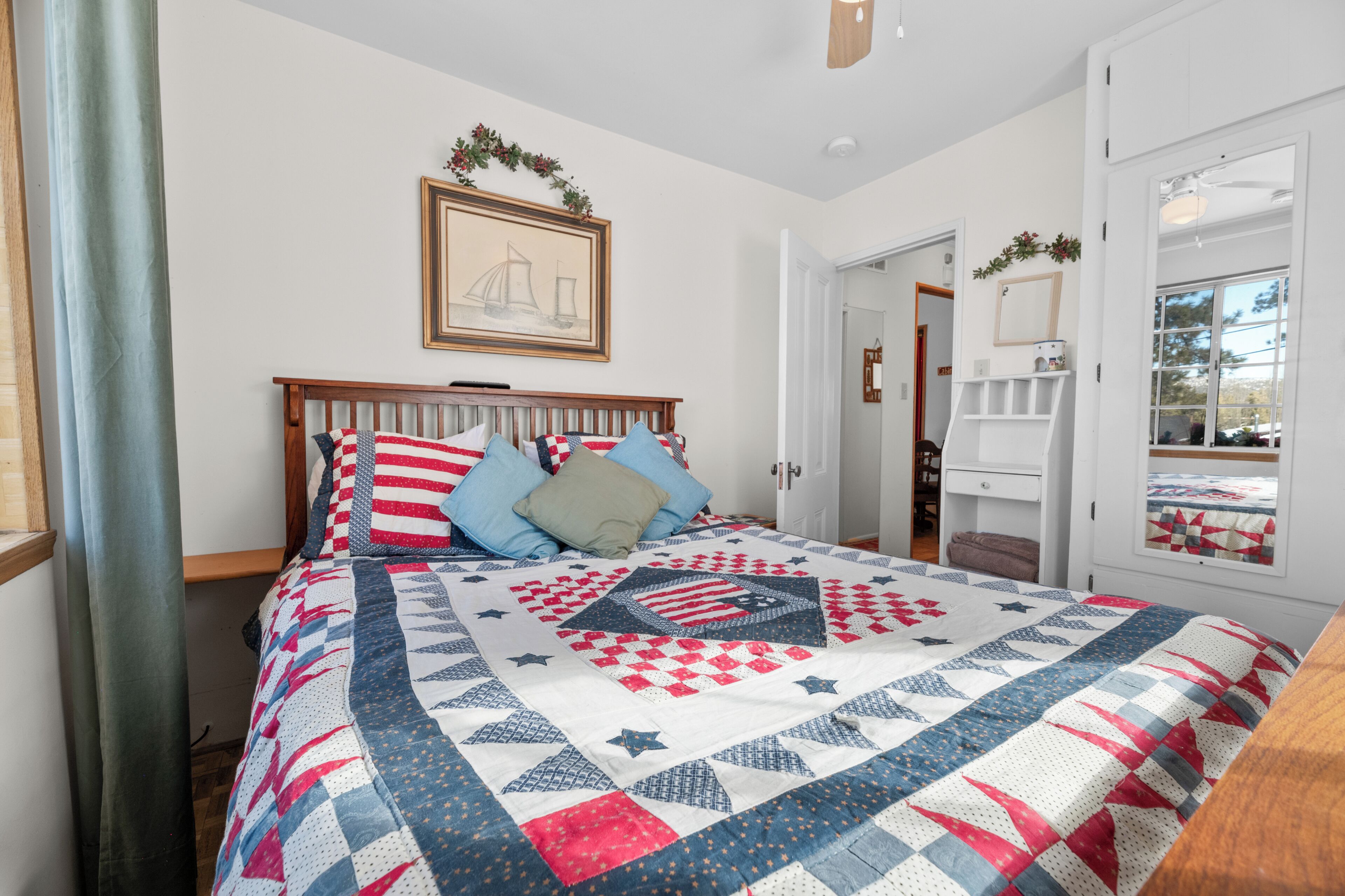 Iron/ironing board, WiFi (free)