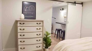 1 chambre, fer et planche à repasser, accès Internet