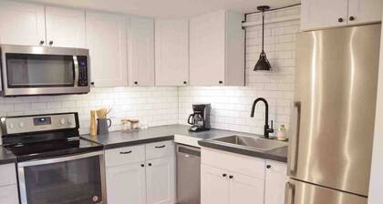 Superb apartment with charming Evansville, AC & Modern Amenities