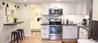 Superb apartment with charming Evansville, AC & Modern Amenities