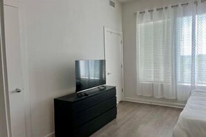 Interior - Spacious Place to Work and Relax (Leander)