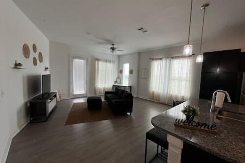 Spacious Place to Work and Relax