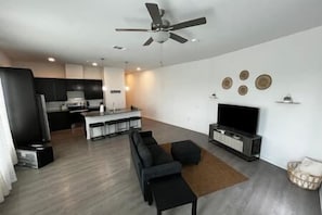 TV - Spacious Place to Work and Relax (Leander)