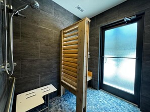 Cabin | Bathroom - Mirror Cabin - Looking Glass (Balsam Grove)