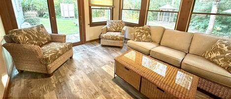 Una Smart TV, una chimenea