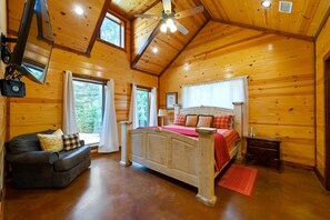 Cabin, Multiple Beds, Hot Tub, Mountain View (Majestic High) | 3 bedrooms, individually decorated, individually furnished, bed sheets - Majestic High - Cabin for 17 (Broken Bow)