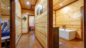 Cabin, Multiple Beds, Hot Tub, Mountain View (Majestic High) | 3 bedrooms, free WiFi