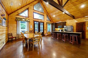 Cabin, Multiple Beds, Hot Tub, Mountain View (Majestic High) | Dining