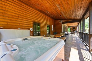 Stuga - flera sängar - bubbelpool - utsikt mot bergen (Majestic High) | Terrass/Patio