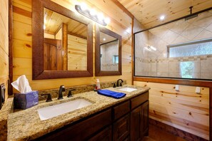 Bathroom - Majestic High - Cabin for 17 (Broken Bow)