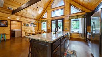 Cabin, Multiple Beds, Hot Tub, Mountain View (Majestic High) | Private kitchen