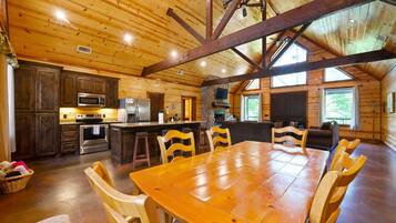 Cabin, Berbilang Katil, Hot Tub, Mountain View (Majestic High) | Bahagian dalam