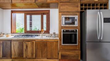 Mikrowelle, Ofen, Herdplatte, Geschirrspüler