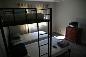 4 bedrooms, WiFi, bed sheets