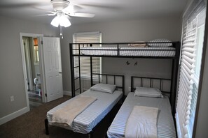 4 bedrooms, WiFi, bed sheets