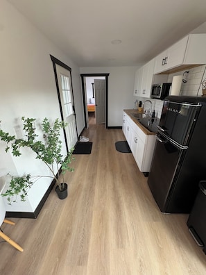 Four à micro-ondes, un four, surface de cuisson