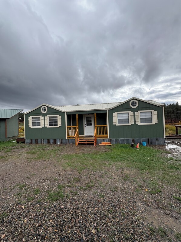 المنشأة من الخارج