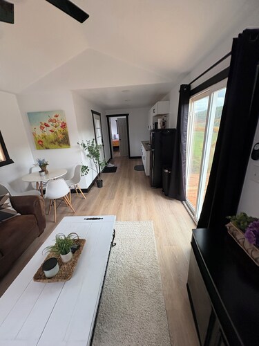 Cozy 1-bedroom cabin in charming Bayfield with AC and Heat