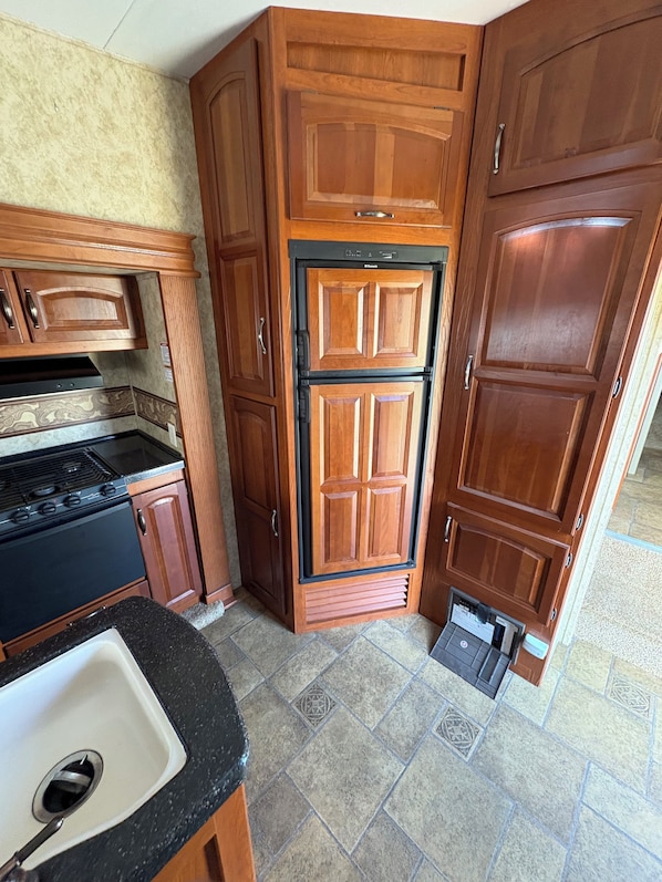 Mikroaaltouuni, uuni, liesi