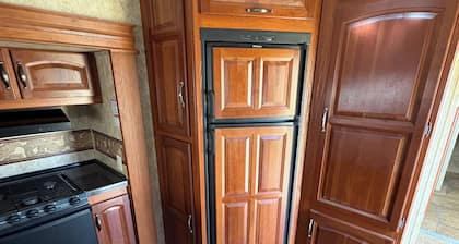 Cool RV with AC in Bayfield next to small lake