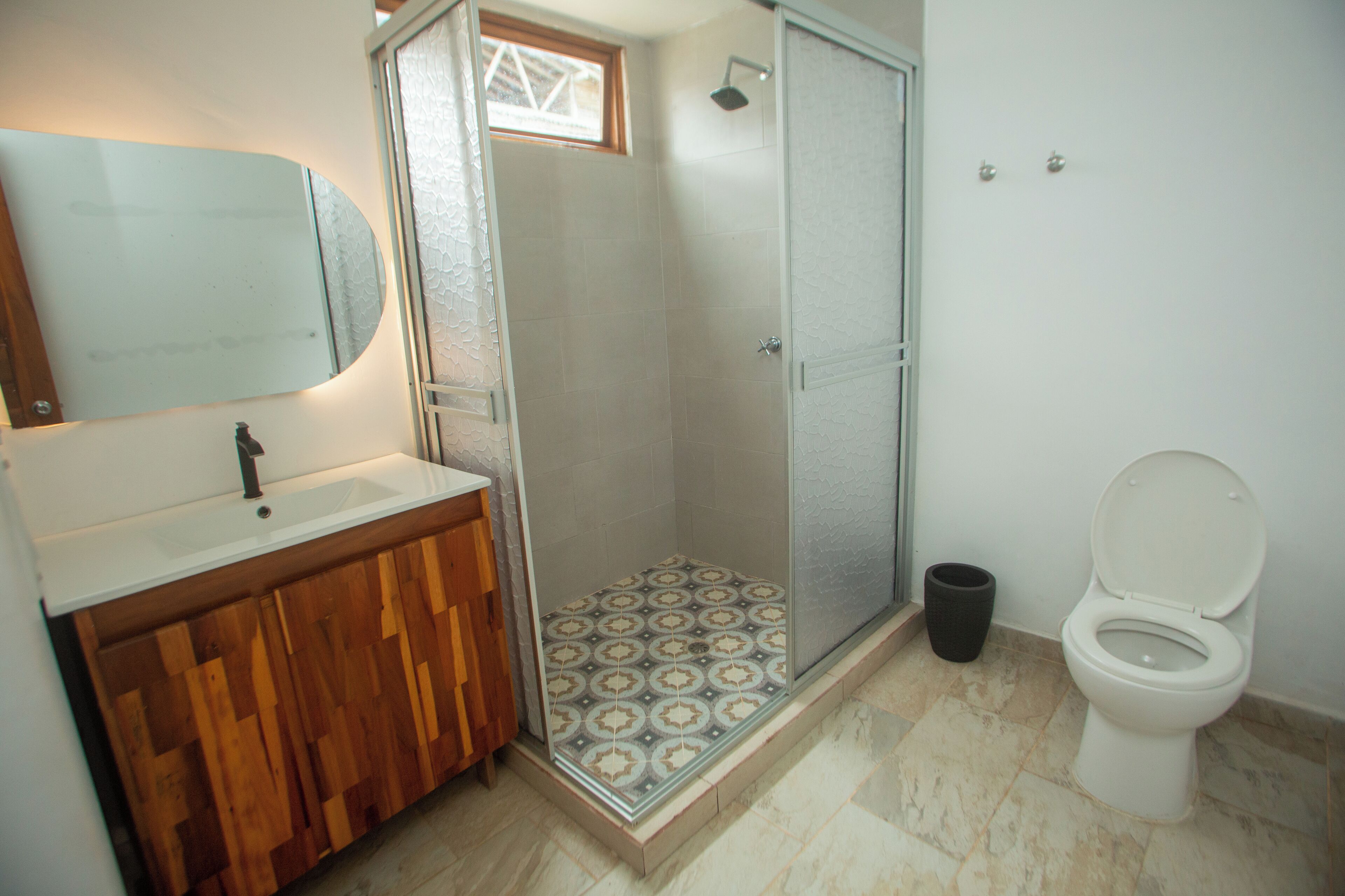 تجهيزات دش، مناشف، صابون، شامبو