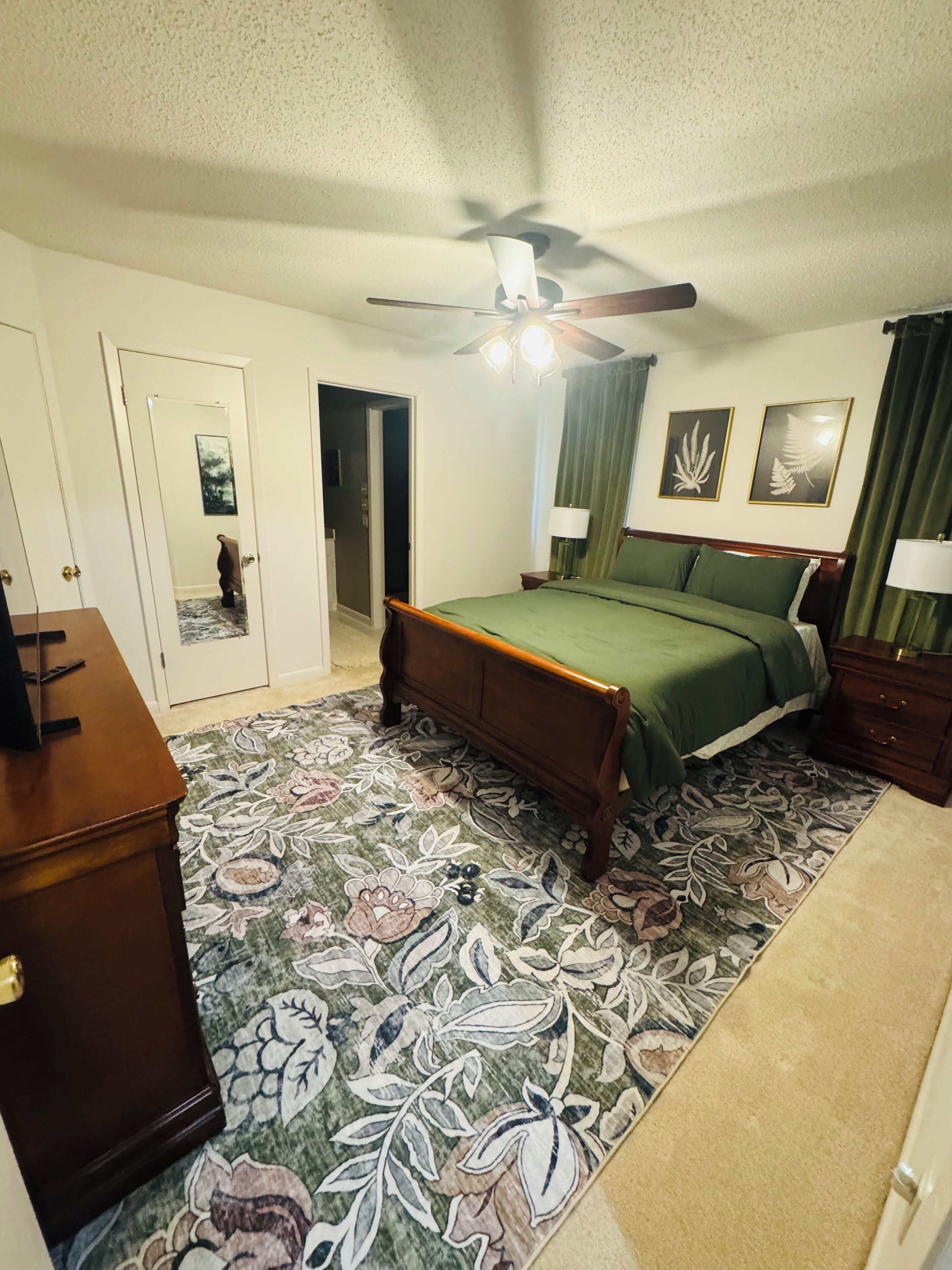 3 slaapkamers, een strijkplank/strijkijzer, wifi, beddengoed