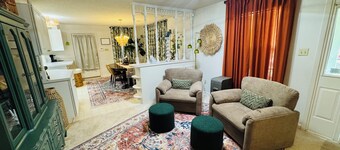 Close to downtown Camden! Sleeps 6