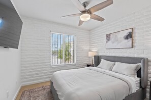 3 عدّة غرف نوم وواي فاي وملاءات أسرّة