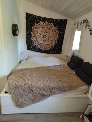 5 bedrooms, iron/ironing board, internet