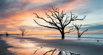 Coastal Charm Awaits: Beautiful 3BR/2BA Beach Retreat on Edisto Island!