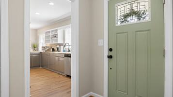 Mikrowelle, Ofen, Herdplatte, Geschirrspüler