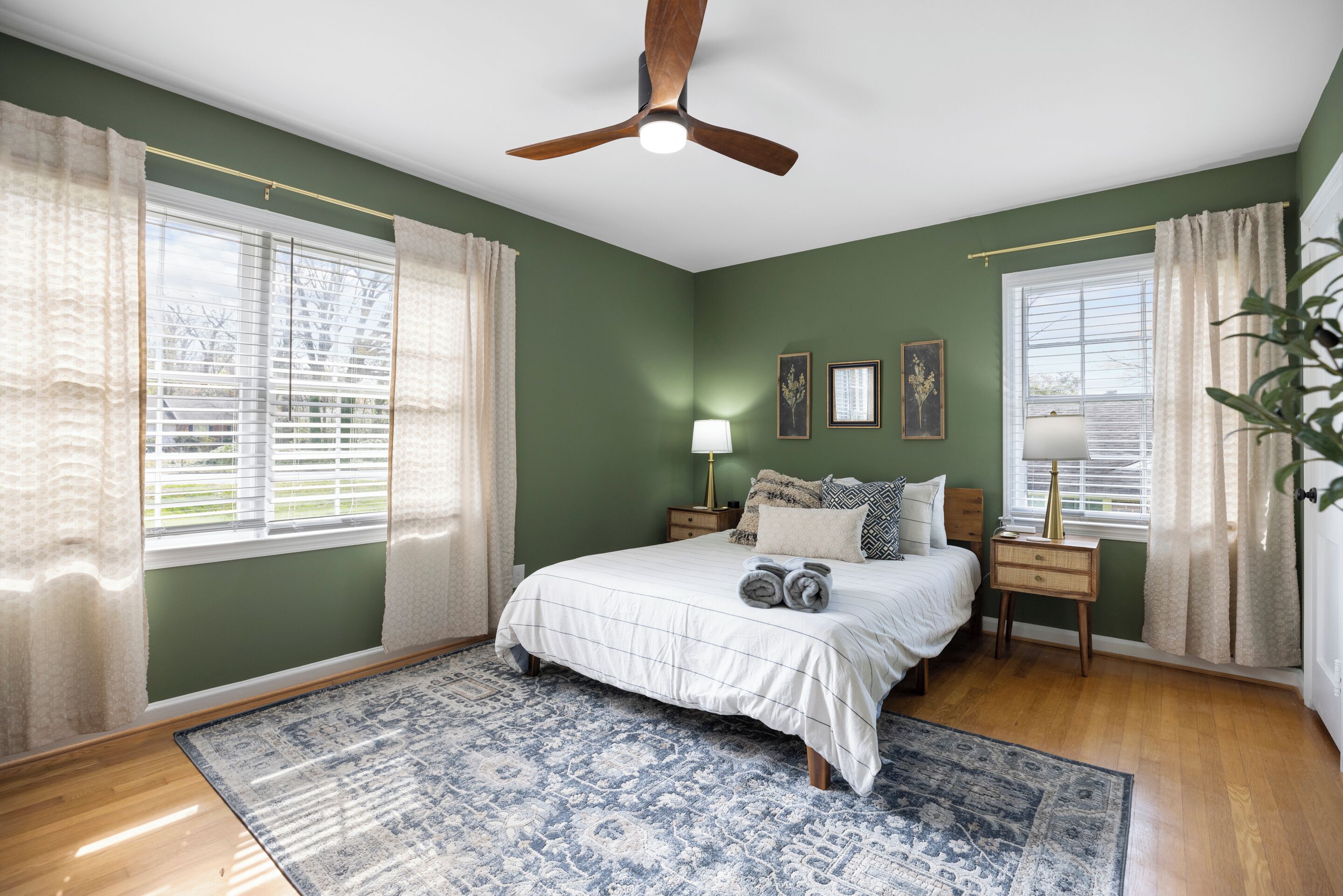 4 habitaciones, tabla de planchar con plancha y wifi gratis 