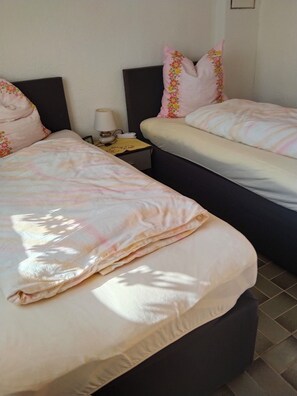 2 Schlafzimmer, Internetzugang, BettwÀsche