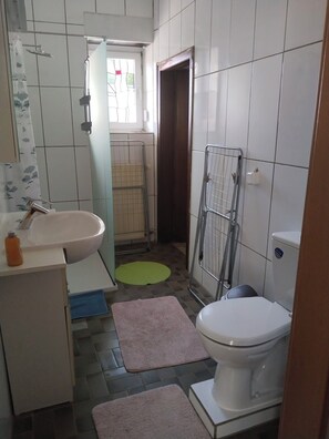 Dusche, Seife, Toilettenpapier