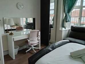 4 chambres, fer et planche à repasser, Wi-Fi gratuit, draps fournis