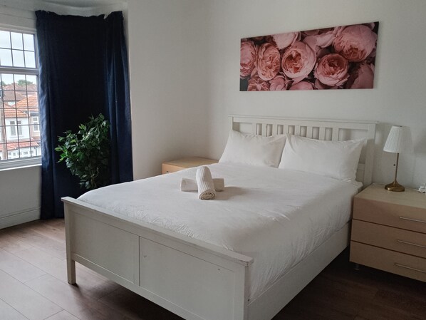 4 slaapkamers, een strijkplank/strijkijzer, gratis wifi, beddengoed