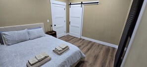 2 bedrooms, iron/ironing board, WiFi, bed sheets