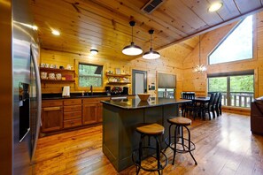 Refrigerador, microondas, cafetera/tetera