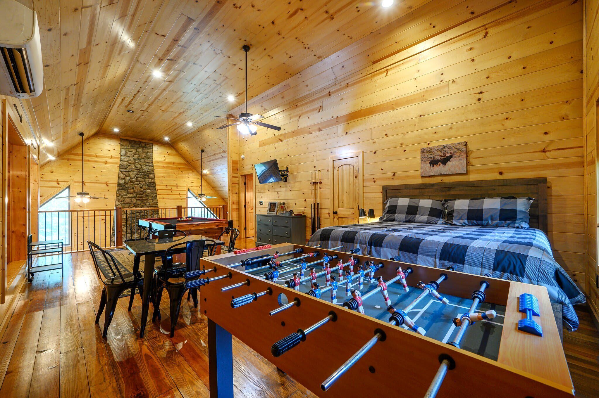 Cabin, Multiple Beds, Hot Tub, Mountain View (Summer Moon Lodge) | 2 bedrooms, individually decorated, individually furnished, bed sheets